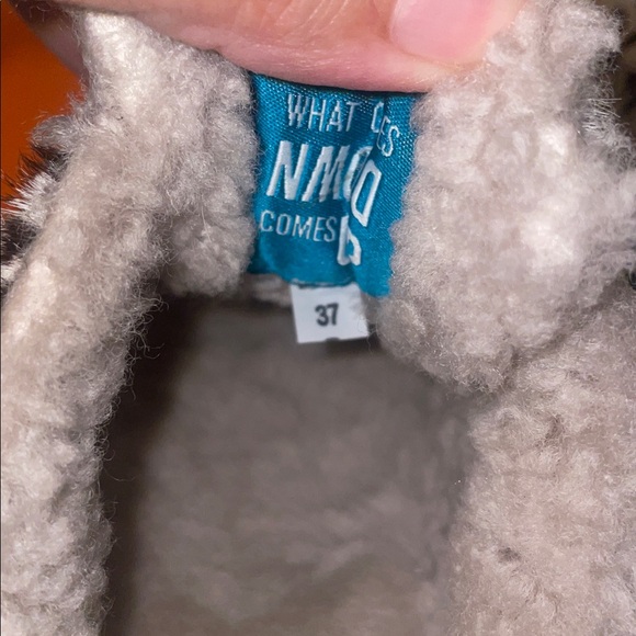 NWT VOILE BLANCHE Ines Faux Fur Sneakers in Black-White - Picture 12 of 15